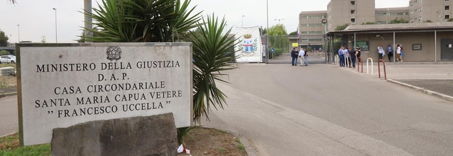 Carcere di Santa Maria Capua Vetere: rissa tra detenuti, ha la peggio l'agente