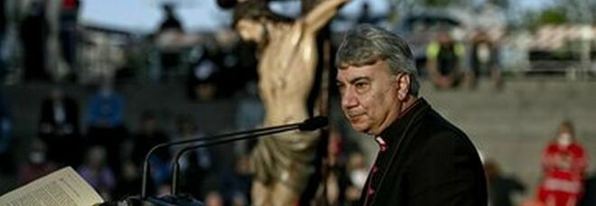 Sinodo a Napoli, l'arcivescovo Battaglia: «Presenti anche gli ex preti sposati»