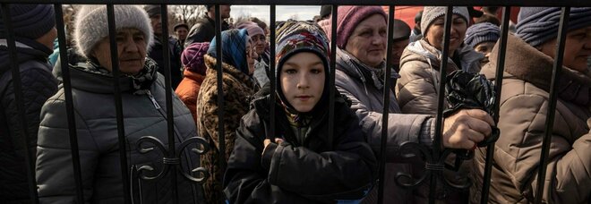 Donna ucraina violentata dai russi davanti al figlio di sei anni: «È morta per le ferite, bimbo: capelli grigi per lo choc»