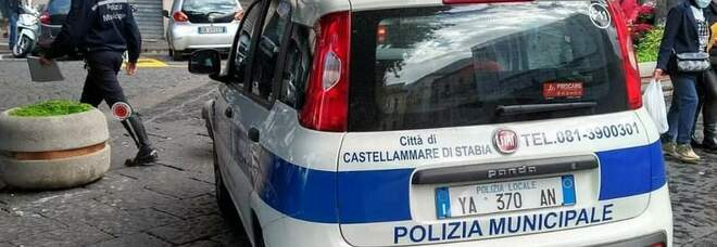 Controlli a Castellammare di Stabia: aggredisce gli agenti, fermato 47enne