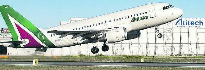 Alitalia a Napoli, addio con la beffa: cancellato anche l'ultimo volo