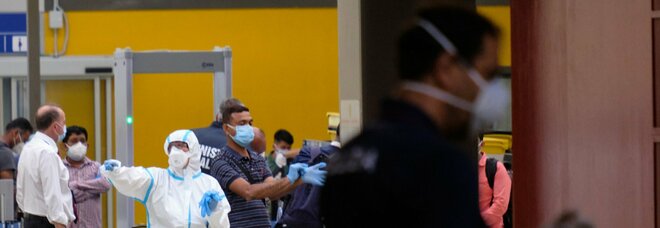 Coronavirus, nuovi test rapidi per più controlli sugli arrivi dall'estero Coronavirus, nuovi test rapidi per più controlli sugli arrivi dall'estero