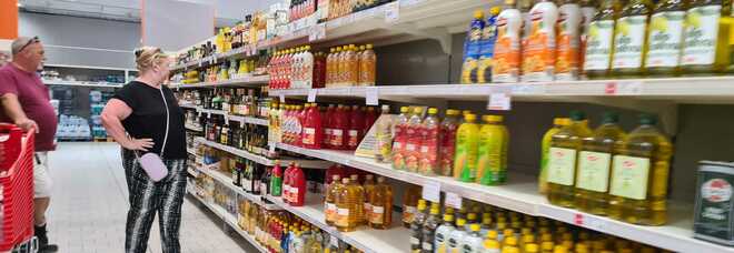 "Da consumarsi entro", i supermercati Waitrose rimuoveranno la dicitura dagli alimenti in vendita: «Vogliamo impedire lo spreco»