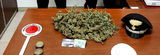 Mezzo chilo di marijuana in auto: arrestati due pusher a Sant'Anastasia