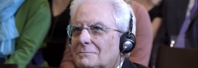 Da Capo di Stato a idolo social: la pagina facebook "Mattarella ascolta cose" spopola sul web