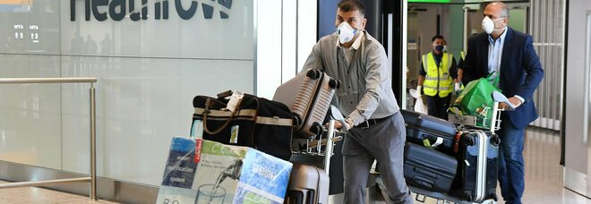 Virus, arrivi dall'estero: confermato il divieto d'ingresso a 16 Paesi. Bulgari e romeni, drive-in a Roma