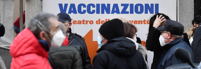 Covid a Napoli, il medico di famiglia denuncia: «Ho in cura 181 no vax, tutti ricchi e ben istruiti»