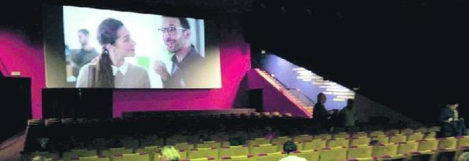 Coronavirus, chiusi cinema e teatri: «Niente spettacoli, dateci il reddito di quarantena»