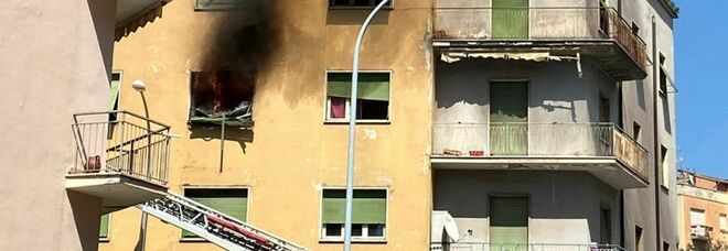Viterbo, incendio in un appartamento: ragazza 23enne si lancia dalla finestra, è grave