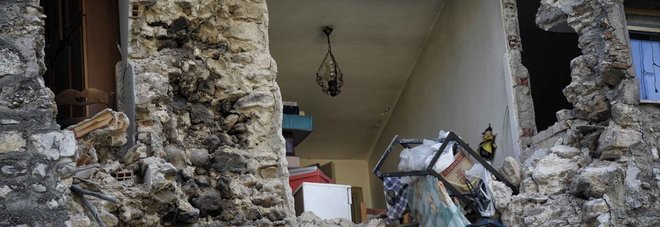 Terremoto, Pinotti: «Pronti altri 500 militari anti-sciacalli»