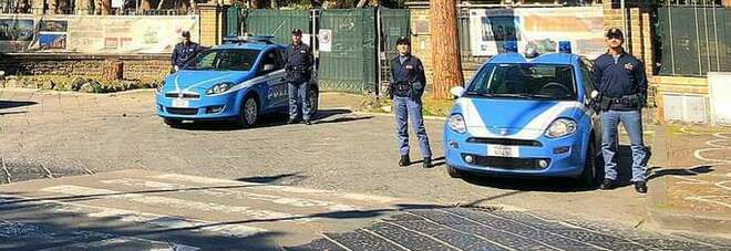 Coltello e droga a Napoli, denunciati due giovani Coltello e droga a Napoli, denunciati due giovani