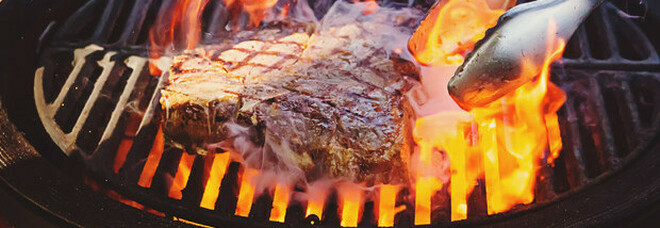 Dieta, la cottura lenta della carne protegge da mali degenerativi: grigliate vietate, ecco perché