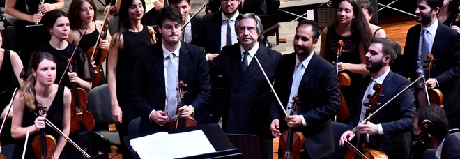 Riccardo Muti al Ravello Festival, cinque minuti di applausi