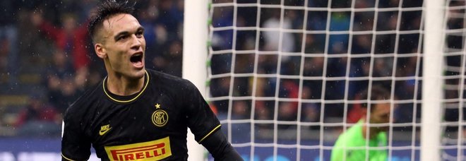 Doppietta Lautaro: l'Inter batte la Spal e scavalca in vetta la Juventus