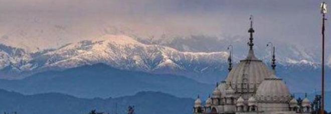 Via lo smog e tornano visibili le nevi dell'Himalaya: non accadeva da 30 anni