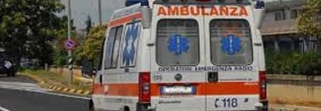 Ruba ambulanza e poi si schianta Arrestato paziente di Mondragone