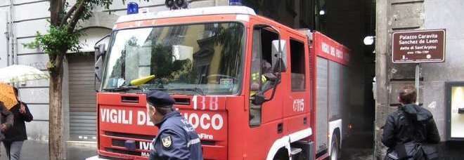 Tragedia A Napoli Incendio In Un Appartamento A Via Chiaia Morta Una Donna Il Mattino It