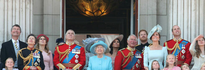 Regina Elisabetta nel mirino, il patrimonio dei Windsor in 33 testamenti segreti: spuntano 211 milioni di euro. Il più ricco e il più povero