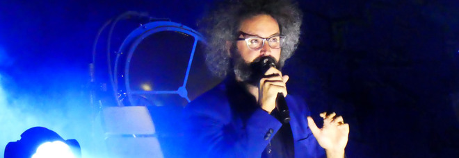 Simone Cristicchi Maltempo, rinviata la prima serata del Blubar Summer Festival: domani confermato c'è Cristicchi Simone Cristicchi Maltempo, rinviata la prima serata del Blubar Summer Festival: domani confermato c'è Cristicchi