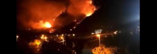 Ischia, spaventoso incendio sul Monte Epomeo domato dopo ore