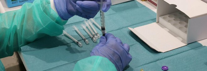 Omicron, in arrivo nuovo vaccino bivalente contro le varianti: da settembre parte la campagna