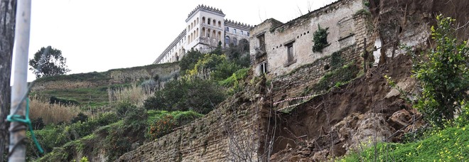 Napoli, cedimenti a San Martino: c'è paura anche alla Certosa