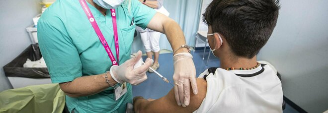 Vaccino, Speranza: «Oltre 70% di italiani immunizzati con due dosi». Pazienti in terapia intensiva ancora in crescita