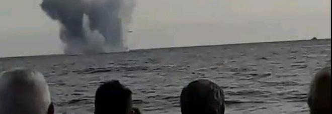 Aereo caduto durante lo show a Terracina, malori e scene di panico Aereo caduto durante lo show a Terracina, malori e scene di panico