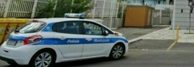 Controlli a Scampia, 42enne fugge all'alt dei vigilli e tampona sette auto: arrestato