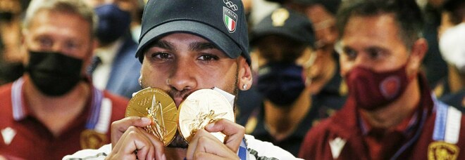 Jacobs, a Fiumicino accoglienza da star: «Più emozionante del podio alle Olimpiadi»