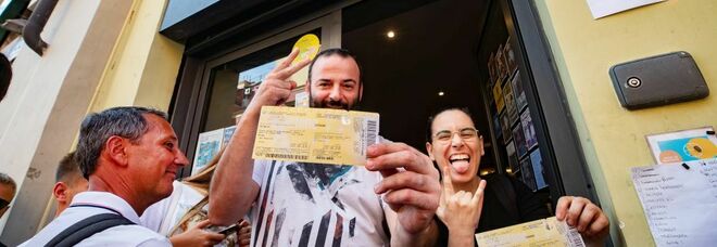 Coldplay a Napoli, in fila dalle 4 del mattino: «A noi gli ultimi biglietti»