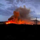 Incendio nel savonese, 120 sfollati: «In fiamme anche alcune case». In azione elicotteri e Canadair