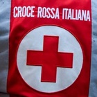 Volontarie della Croce Rossa "negazioniste" rifiutano il vaccino: cacciate dalle ambulanze