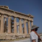 Turismo, Grecia riapre anche all’Italia: in quarantena chi arriva da 4 regioni. Di Maio chiama Dendias