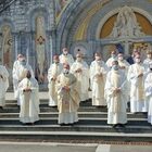 Pedofilia, 10mila vittime in 70 anni nella Chiesa francese: vescovi a rapporto dal Papa