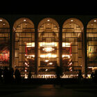 Covid New York, il Met rimane chiuso per un anno: a rischio anche i teatri di Broadway