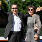 Roberto Benigni, la tenera dedica a Nicoletta a Venezia: «Misuro il tempo con te o senza di te». La storia d'amore