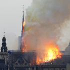 Notre-Dame, il caso delle 16 statue rimosse: «Vegliavano sulla cattedrale e su Parigi»