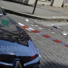 Roma, carabiniere ucciso a coltellate: gli aggressori ancora in fuga