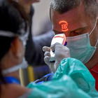Coronavirus, da martedì 14 nuove misure di sicurezza tra mascherine, controlli e divieti: la riapertura delle discoteche potrebbe slittare