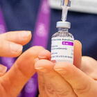 Vaccino Covid, medici under 55 rifiutano AstraZeneca: «Vogliamo Pfizer o Moderna»