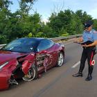 Carambola sulla statale: distrutta una Ferrari nuova di zecca