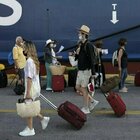 Farnesina: «Pericolo di rimanere bloccati all'estero»