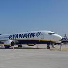 Ryanair taglia 3 mila posti di lavoro per la crisi da coronavirus, ritorno voli da luglio
