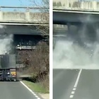 Bologna, camion "demolisce" cavalcavia: motociclista si schianta e muore per evitare la coda
