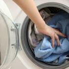 Mamma accende la lavatrice senza accorgersi del figlio all'interno: bimbo trovato morto a fine lavaggio