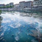 Torino, 55enne tenta suicidio lanciandosi nel Po: gli agenti lo salvano gettandosi nel fiume