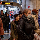 Coronavirus, fa uno starnuto in metro a Milano: i passeggeri scappano