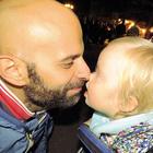 Luca, il papà single e gay che ha adottato una bimba down: «Alba rifiutata da 7 famiglie»
