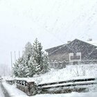 Maltempo in Veneto, cade la prima neve della stagione: bufera sulla Marmolada VIDEO